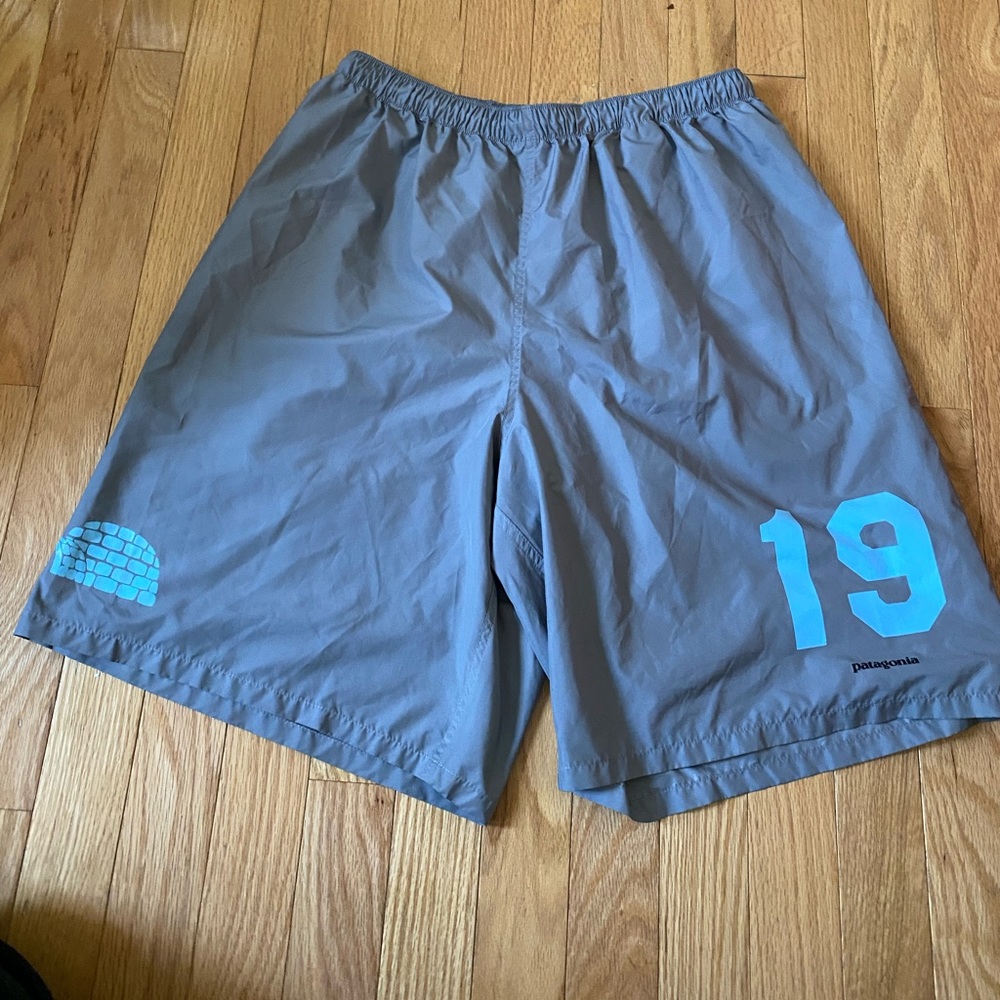 Patagonia Mens medium lightweight sport shorts